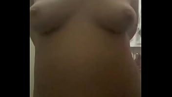 Preview 2 of 16 Years Old Xxx Video India2 - Cuando el marido se va a trabajar ella me manda videos desnud&aacute_ndose para hacerlo cornudo quiere que me la folle