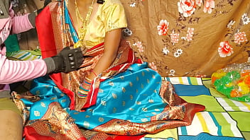 Preview 1 of Son Crush Mom Com - Marathi sex video मी माझ्या सावत्र बहिणीला बनारसी साडीत चोदले