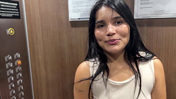 Preview 2 of Sesi Fuked - Mujer latina esta extraviada de su casa y yo me la cojo duro por el ano a cambio de llevarla a su hogar.
