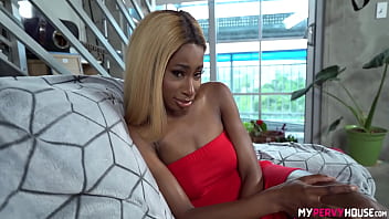 Preview 2 of Ferro Maduras Mom - Kinsley Karter Ebony StepSister Wants The Car In Exchange of Pussy