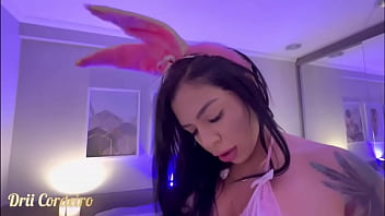Preview 1 of Indonesia Xnxx Move - Coelhinha da P&aacute_scoa safada sentando no cacete de quatro e chupando at&eacute_ a &uacute_ltima gotinha de leite,  safada,  gostosa e rabuda deu pro vizinho escondido - Drii cordeiro