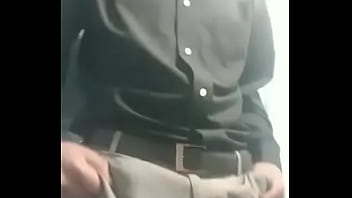 Preview 2 of Ellegal Affer - Lic. Guarda algo bajo el pantal&oacute_n