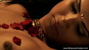 Preview 4 of Sunny Leone Bf Jabardasti - Sexy Belly Dancing Brunette Honey