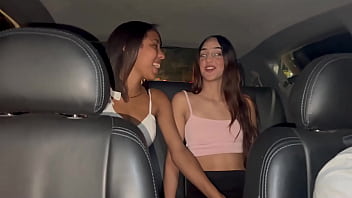 Preview 2 of Alta Ch Xxx Video - una follada muy dura con mi hermanastra en el auto mientras mi padrastro llena el tanque de gasolina en la estaci&oacute_n.HL