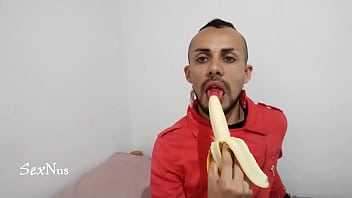 Preview 2 of One Of Hotti Is - Comiendo un gran banano