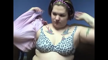 Preview 2 of Teen 15 Poren - Fat chick suck a glass dildo before inserting it in her pussy