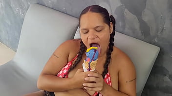 Preview 1 of Sata Jay - Na sorveteria encontrei um penis gigante de chocolate