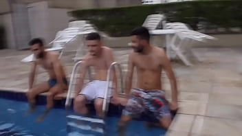 Preview 2 of Animal Srx With Young Grls - PUTARIA NA PISCINA