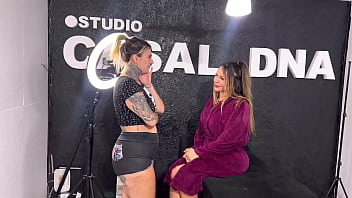Preview 1 of Www Indian X Movie Com - Tatuadora chupa o cu de cliente fisiculturista at&eacute_ ela gozar na sua boca !