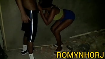 Preview 1 of Saxvideo Xxxcom - PUTARIA ROLOU NA CASA EM OBRA MAGRINHA CAIU DE BOCA NA PIROCA DO MALOQUEIRO