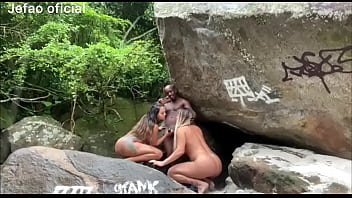 Preview 1 of Wendys James - Largados e pelados na praia de nudismo com duas gostosas resolvemos foder pra todo mundo ver ,  Geyse e Monique