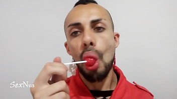 Preview 1 of Japani Gril Sex Black Boy - chico fresa esta comiendo un dulce