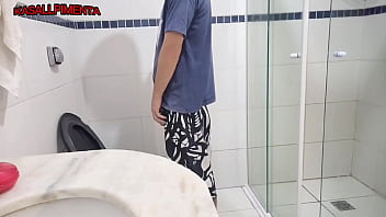 Preview 1 of Bdms Lesbian Tube - corno mandou eu ir pro banheiro chupar o amigo dele,  safado gozou super rapido