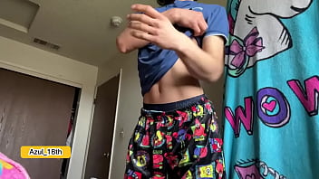 Preview 1 of Nanay Sex - Lindo jovencito masturbandose en su habitaci&oacute_n y graba el video