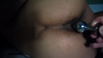 Preview 4 of Hd Hand Sex - Novinha faz um excelente boquete e deixa colocar o plug anal no cuzinho dela! red!
