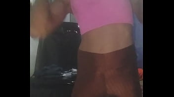 Preview 4 of Wife Dry - Cdzinha de legging bem apertadinha com brinquedo no rabo