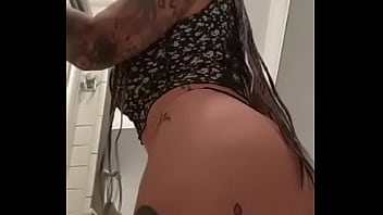Preview 4 of Sleeping To Xxx Stori - En la ducha