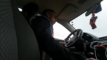 Preview 1 of Xvideo Dans - Chico gay paga una multa con una buena mamada - Gendarme se la deja chupar en el auto - Le hacen un buena chupada de pija en el auto a gendarmen - Seduce al gendarme tocandole el bulto hasta calentarlo
