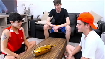 Preview 3 of Bf Hd Xxx Sexi - NOVINHOS BRINCANDO DE VERDADE OU DESAFIO
