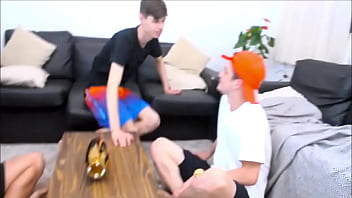 Preview 4 of Bf Hd Xxx Sexi - NOVINHOS BRINCANDO DE VERDADE OU DESAFIO