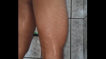 Preview 4 of Modelos Ticas Desnudas - TOMANDO BANHO