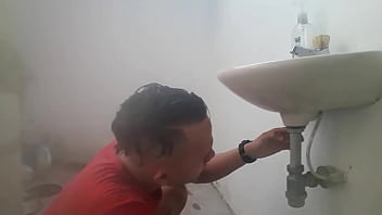 Preview 1 of Mp3 Videos Xnx - MI ESPOSO LLAMO EL PLOMERO PARA ARREGLAR EL LAVAMANOS Y TERMINO LLENANDOME EL CULO DE SEMEN