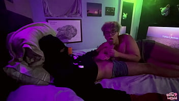 Preview 3 of Youn Big Pussy - Novinho maloqueiro recebendo garganta profunda ate lambuzar trans nerdinha chubby
