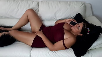 Preview 1 of Jabardasti Karne Wali Video - Pillo a mi madrastra masturb&aacute_ndose en el sal&oacute_n. Le chupo su delicioso co&ntilde_o.