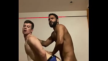 Preview 2 of Pakistan Sexvedio - Aproveitando a sala vazia da festa pra fuder.