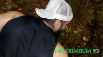 Preview 4 of Mom Punish Teens - SEXO EM P&Uacute_BLICO : DEPOIS DE UMA FORTE CHUVA ANDANDO NA PRA&Ccedil_A ENCONTREI UM MACHO DA PIKA GROSSA LOUCO PRA METER ROLA NO MEU RABO ( COMPLETO NO RED E SUBSCRI&Ccedil_&Atilde_O)