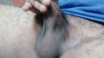Preview 1 of Mom Sung Sex Videos - Gordo forzudo se pajea en la casa de una clienta parte 2