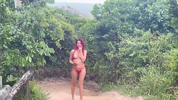 Preview 1 of Ed Lee Bull Whipping - Passeio em Praia Nudista resulta em sexo nas pedras