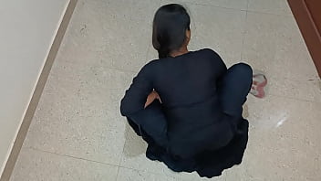 Preview 1 of Seks Porno Sestra Brat - Hot Indian Desi maid pussy fuck with room owner clear Hindi audio