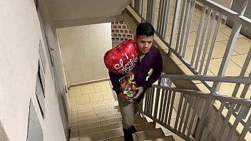 Preview 1 of 18 Yer Girls Xxx Vadio - Novio le Trajo un Regalo Romantico a su Novia y la Encontro Follando con su Mejor Amigo el dia de San Valentin NTR Netorare