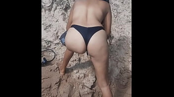 Preview 1 of Milf Connie Stone - Con mi cu&ntilde_ada follando en el rio