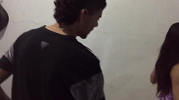 Preview 1 of Big Cook New Girl Under Bech - follo ami hermanastra mientras se aregla en el espejo