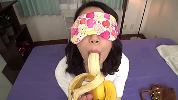 Preview 1 of Solo Vacation - 目隠しで口の中身を当ててみよう！仕事帰りのスレンダーOLりょうこさん(23)&rarr_「全部当てたら賞金10万！何に使う？」「貯金ですかね」&rarr_次々クリアする冷静沈着美脚OL。だがチョコまみれのチ○ポが何か解らない&hellip_&rarr_チャレンジ失敗。諦めきれない彼女にSEXの提案ww