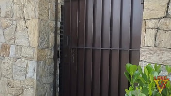 Preview 1 of Javhd Durasi Panjang - PASTOR VAI PREGAR DE PORTA EM PORTA E CAI EM TENTA&Ccedil_&Atilde_O AO VER LENEV8