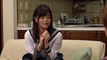 Preview 1 of Soi Ldaki Xxx Video - 彼女がそばにいるにも関わらずパン染み作って、たわわなおっぱいを見せつけ誘惑してくる小悪魔な彼女の【パート1】