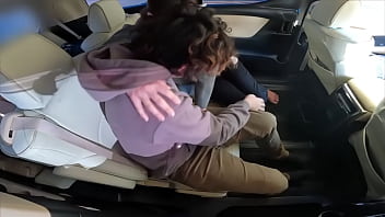 Preview 1 of Charming Doggy Position Pounding - 仕事の休憩中に中出しカーセックス