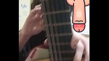 Preview 4 of Mom And Cuham - Hombre que toca guitarra en acci&oacute_n