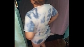Preview 3 of Teen Rides Her Moms Boyfriend - Se pone mi remera y se ve incre&iacute_ble