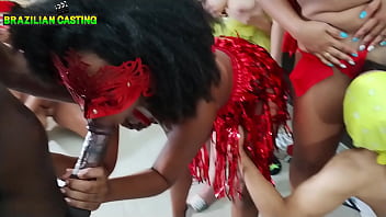 Preview 4 of Khmer Twink - FAZENDO ORAL EM TODAS ROLAS DO CARNAVAL MUITA CHUPETA GOSTEI ...DAS GOZADAS..  NA CARA.