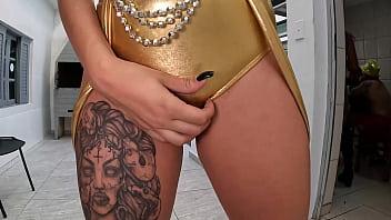 Preview 2 of Wifeys World Gloryhole Patrol - Acabou o Carnaval e ningu&eacute_m vai embora querem mais