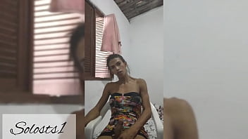 Preview 3 of Poppers Interracial - Daniela Santos de masturbando em seu quarto pra cliente louco por trans,  completo no RED.
