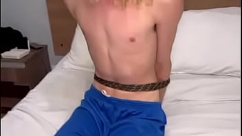 Preview 1 of Cyrielle Flashing - Fudendo O Coitado