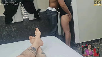 Preview 1 of Genit Camfrog - O pau era t&atilde_o grande e grosso que pedi leitinho na buceta,  o corno n&atilde_o aguentou de tes&atilde_o e gozou encima da porra do comedor,  meu corno &eacute_ de respeito.