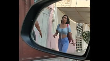 Preview 2 of Indian Granny Sex Talk - Enormes pechos rebotando en la calle
