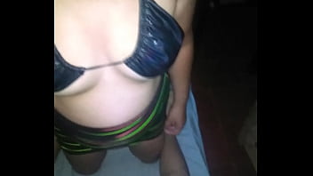 Preview 2 of Sek Top Miss Unives - Mi novia con bikini y pollera le meto le dedo en la concha cuando todos salen