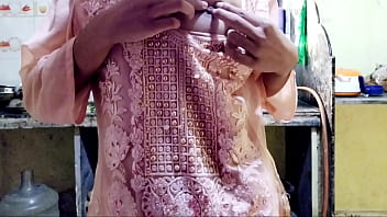 Preview 1 of Buntis Sex Huli Cam - देसी साली ने अपने जीजा का पानी निकाल कर अपने बूब्स के ऊपर गिराया